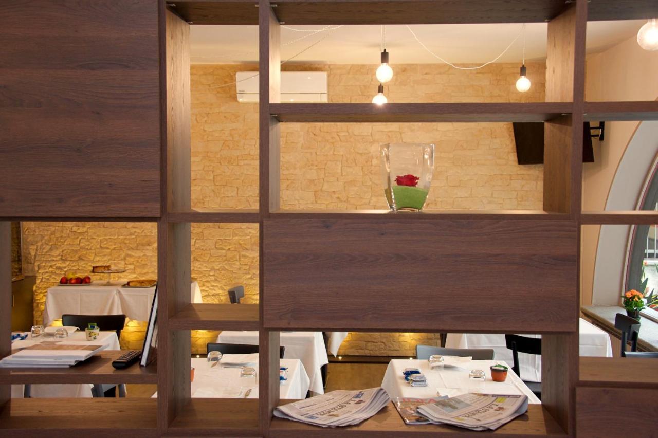 Hotel & Apartments " Perpoin " 萨卢佐 外观 照片