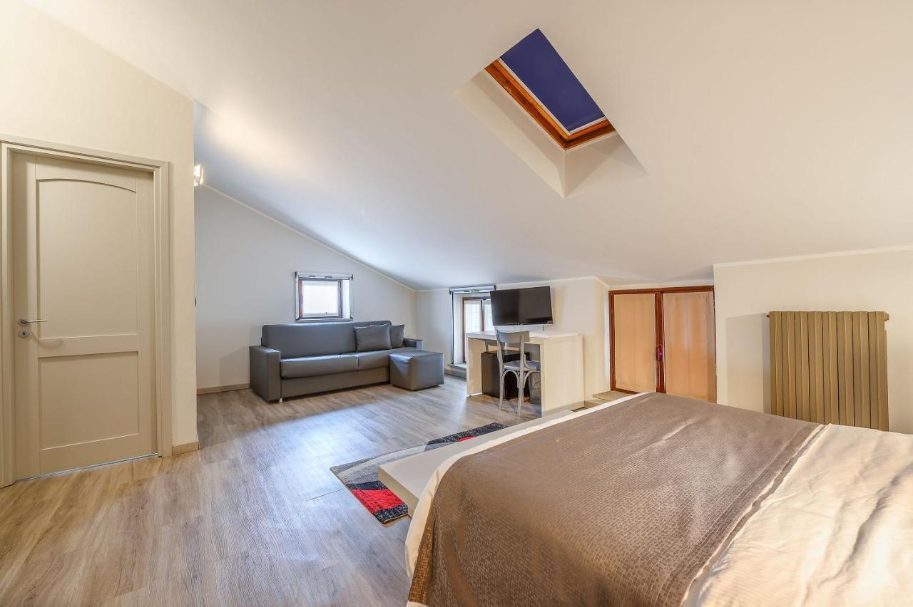 Hotel & Apartments " Perpoin " 萨卢佐 外观 照片