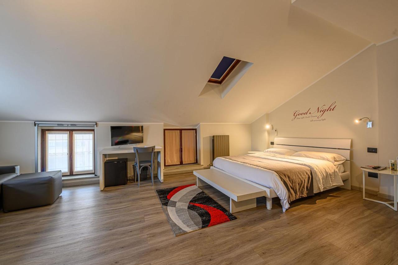 Hotel & Apartments " Perpoin " 萨卢佐 外观 照片