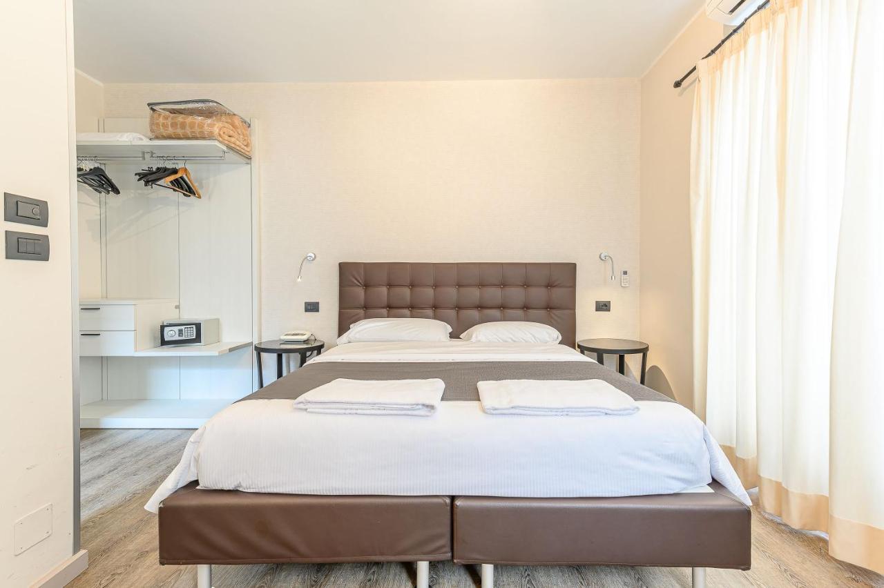 Hotel & Apartments " Perpoin " 萨卢佐 外观 照片