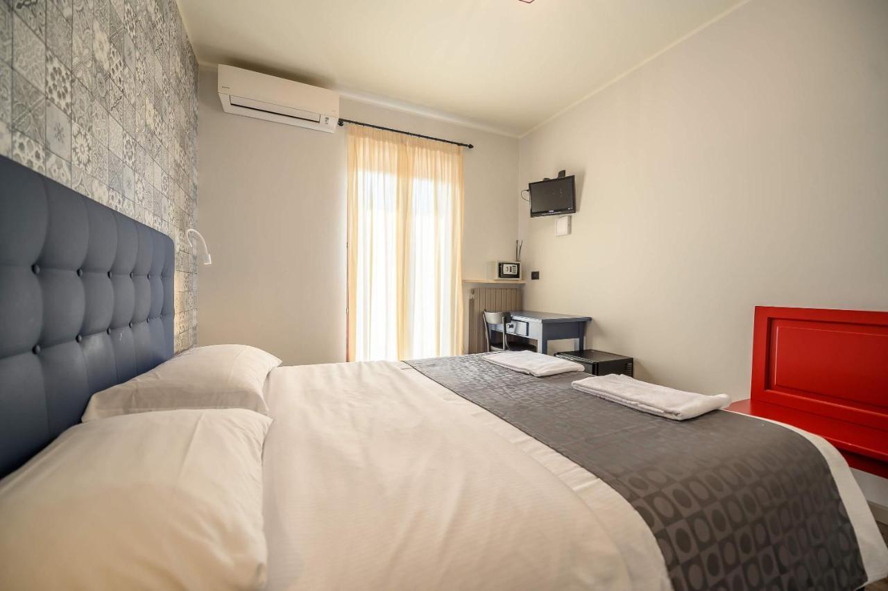 Hotel & Apartments " Perpoin " 萨卢佐 外观 照片