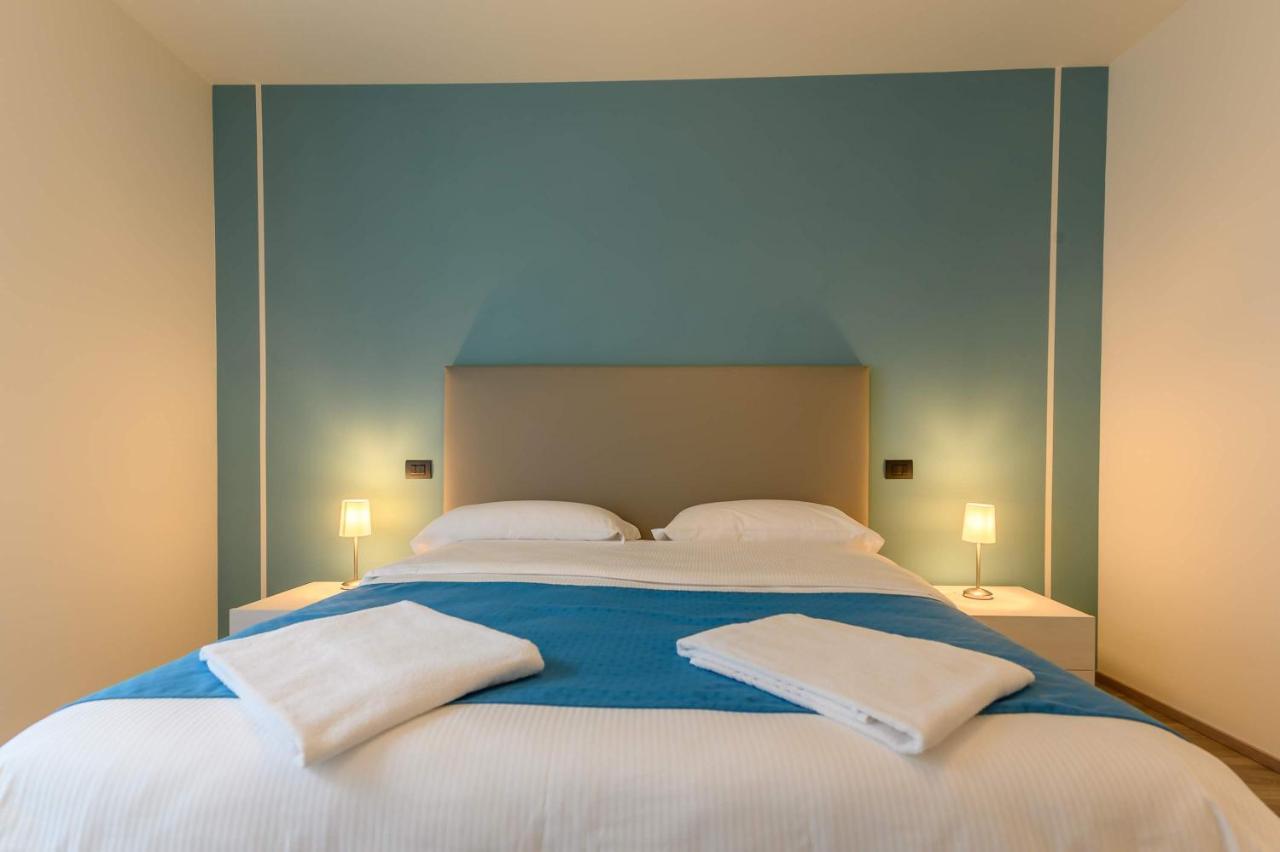 Hotel & Apartments " Perpoin " 萨卢佐 外观 照片