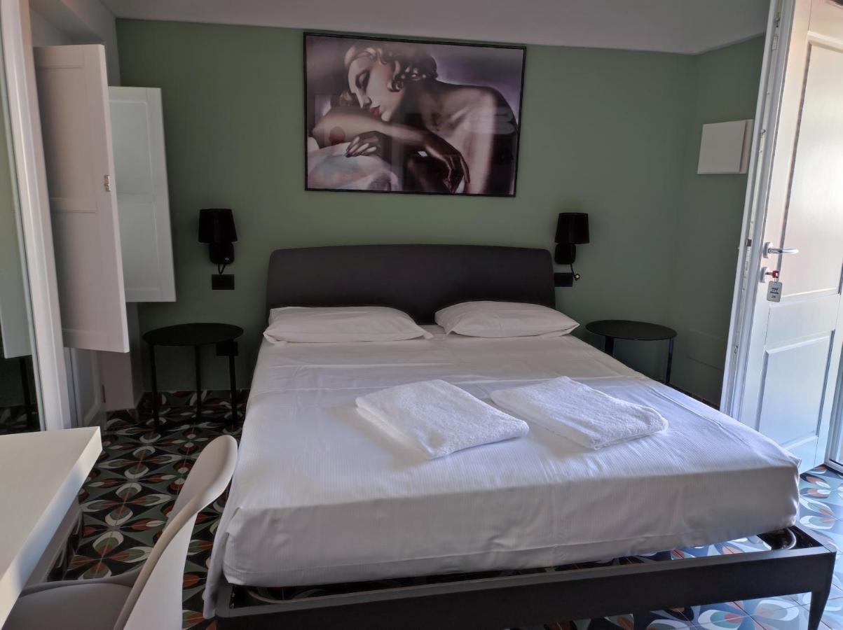 Hotel & Apartments " Perpoin " 萨卢佐 外观 照片